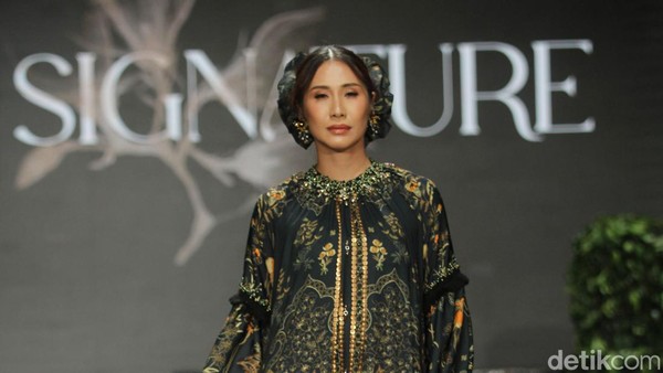 10 Inspirasi Busana Muslim Denim Hingga Floral dari Nawasana