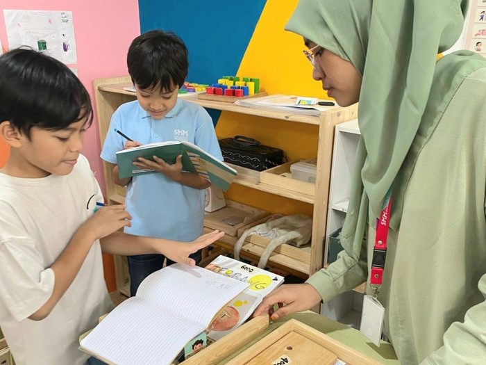 Lisna Nurjanah, guru Sekolah Murid Merdeka, mengajar murid jenjang SD.