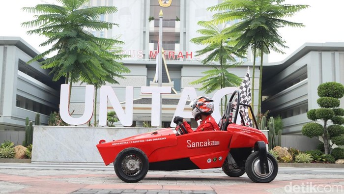 Mobil Listrik Sancaka yang dibuat dosen dan mahasiswa Universitas 17 Agustus 1945 (Untag) Surabaya.