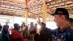 Momen Bupati Kaimana Blusukan ke Pasar Tradisional