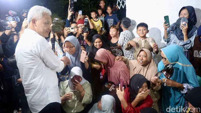 Momen Ganjar Menginap di Rumah Warga di Tegal