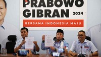 Nusron Wahid menyatakan Khofifah Indar Parawansa resmi gabung ke TKN Prabowo-Gibran. 