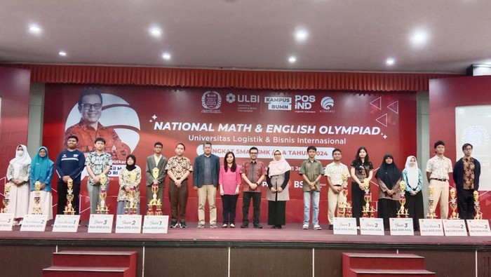 Para pemenang National Math and English Olympiad 1st Tahun 2024.