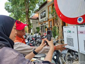 Walkot Eri Sebut Jukir Sepakat Parkir Nontunai: Mereka Juga Wong Suroboyo