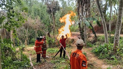 Heboh Penampakan Semburan Api di Pamekasan