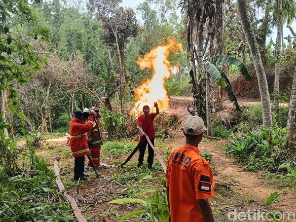 Heboh Penampakan Semburan Api di Pamekasan