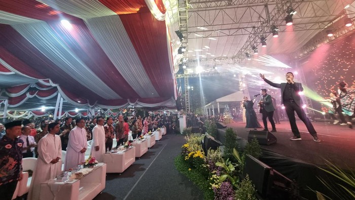 Perayaan Natal di Balai Kota Surabaya