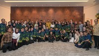 AIYEP didirikan pada tahun 1982. Program ini merupakan program unggulan dari AustraliaIndonesia Institute, dengan dukungan dari Pemerintah Australia, dan diselenggarakan melalui kemitraan bersama Kementerian Pemuda dan Olahraga Indonesia. Saat ini terdapat lebih dari 1.300 alumni program ini. Kedubes Australia mengadakan resepsi perpisahan para peserta AIYEP di Kedubes Australia bersama Wakil Dubes Australia Steve Scott pada Senin (8/1/2024) lalu, demikian dikutip dari rilis Kedubes Australia, Kamis (11/1/2024). Foto: (Dok Kedubes Australia)