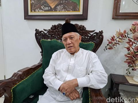 Pj Ketua PWNU Jatim KH Abdul Hakim Mahfudz atau Gus Kikin