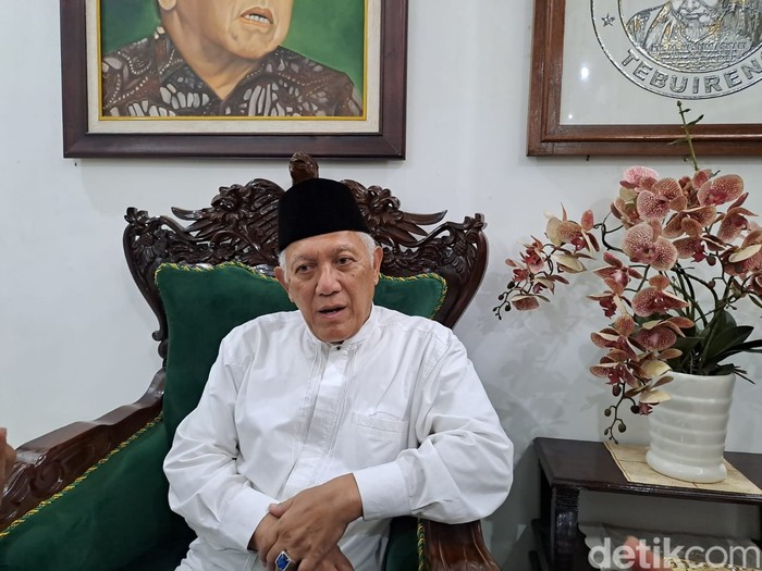 Pj Ketua PWNU Jatim KH Abdul Hakim Mahfudz atau Gus Kikin