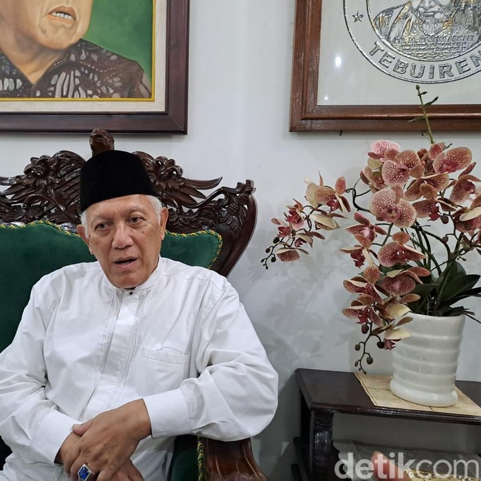 Pj Ketua PWNU Jatim KH Abdul Hakim Mahfudz atau Gus Kikin