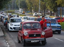 Potret Antrean BBM di Kuba Jelang Naik 500 Persen