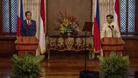 Retno mengatakan Filipina adalah mitra penting ekonomi bagi Indonesia, khususnya di perdagangan. Menurutnya, selama 5 tahun terakhir volume perdagangan RI terus meningkat, bahkan naik lebih dari 16% pada tahun 2022. Dia menjelaskan pertemuan Jokowi dan Marcos Jr membahas isu perdagangan ini dan sepakat untuk terus saling membuka akses pasar, baik untuk komoditas Filipina ke Indonesia maupun sebaliknya.