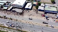 Melansir dari pemberitaan The Guardian, Kamis (11/1/2024), kerusuhan bermula saat sejumlah besar massa yang merupakan PNS, tentara, dan polisi melakukan pemogokan kerja dan aksi unjuk rasa setelah gaji mereka dipotong secara tiba-tiba. (Mackenzie Waide/via REUTERS)
