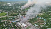 Selain itu dalam laporan PNG Fact, dijelaskan akibat kerusuhan itu juga banyak rumah sakit, bank, supermarket, pasar, dan transportasi umum semuanya berhenti beroperasi, sehingga membuat kota ini kacau balau. (Femli Studio/via REUTERS)