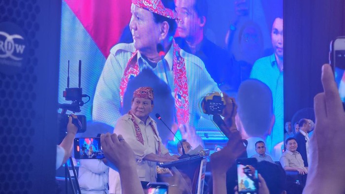 Prabowo Subianto di depan pendukungnya di Gedung Balai Buntar Kota Bengkulu, Kamis (11/1/2024).