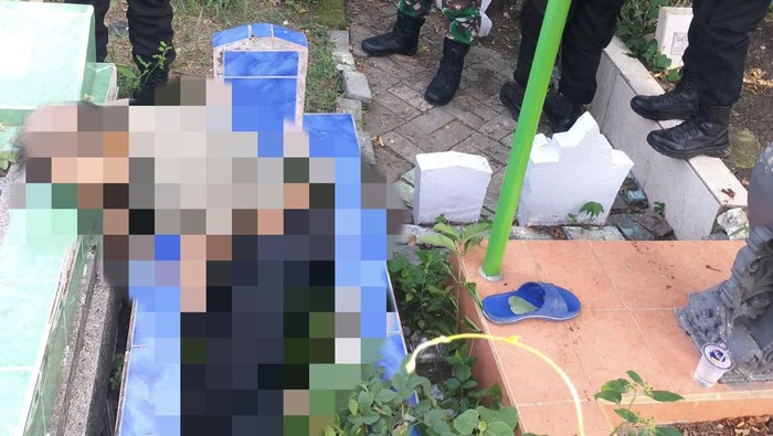 Pria di Gresik meninggal di atas makam saat ziarah kubur
