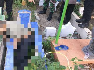 Innalillahi! Kakek Gresik Meninggal di Atas Makam Saat Ziarah Kubur