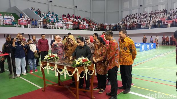 Ketua DPR RI Puan Maharani, saat meresmikan GOR Bung Karno Sukoharjo, Kamis (11/1/2024).