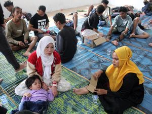 Terdampar di Deli Serdang, Para TKI dari Malaysia Tidur Beralaskan Tikar