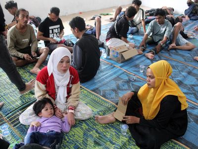 Terdampar di Deli Serdang, Para TKI dari Malaysia Tidur Beralaskan Tikar