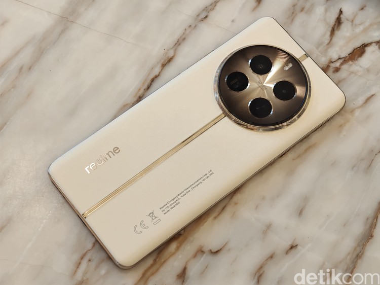 Realme 12 Pro Plus Realme 12 Pro Plus