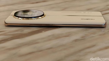 Bodi Realme 12 Pro Plus dibuat tipis. iFoto: Adi Fida Rahman/detikINET