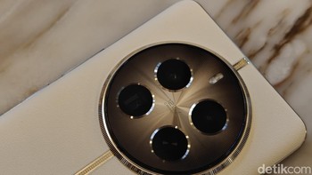 Modul kameranya dibuat melingkar, terdapat tiga kamera dan LED Flash. Foto: Adi Fida Rahman/detikINET