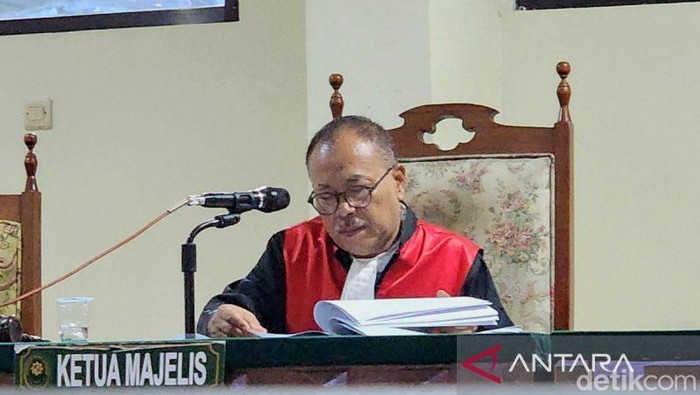 Hakim PN Semarang Sarwedi