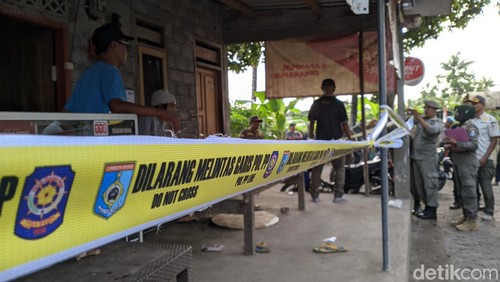 Satpol PP menyegel warung tuak dan kos-kosan yang diduga jadi sarang maksiat di Lombok Barat.