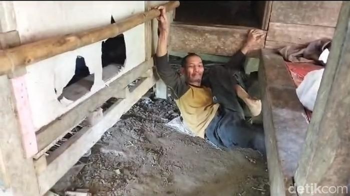 Satu keluarga di Lebak, Banten, mengalami kelumpuhan. (Fathul Rizkoh/detikcom)