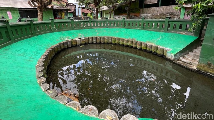 Konon di Sendang Kasihan ini Ki Ageng Mangir bertemu dengan anak Panembahan Senopati, Putri Pembayun dan jatuh hati.