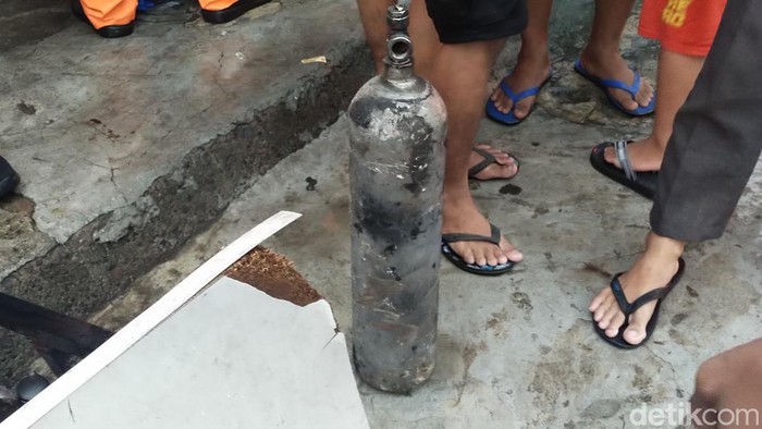 Tabung oksigen turut terbakar di Jalan Saharjo, Jakarta Selatan hingga melayang dan mengenai warga