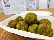 Unik! Penjual Ini Tawarkan Takoyaki Hijau yang Gurih Harum