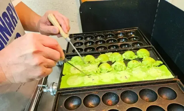 kreasi takoyaki hijau yang unik