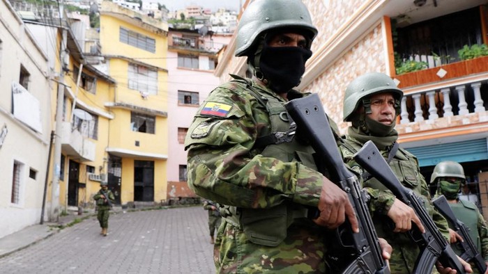 Members of the Armed Forces patrol a street during an operation to protect civil security in Quito, on January 10, 2024. Ecuadors president Daniel Noboa gave orders on Tuesday to 