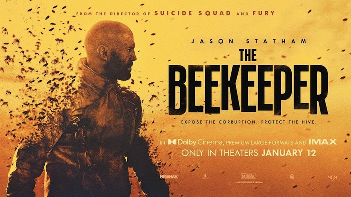 Cuplikan adegan dalam film The Beekeper (2024).