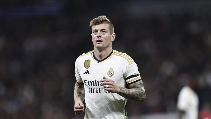 Real Madrids Toni Kroos during the Spanish La Liga soccer match between Real Madrid and Villarreal at the Santiago Bernebeu stadium in Madrid, Spain, Sunday, Dec. 17, 2023. (AP Photo/Pablo Garcia)