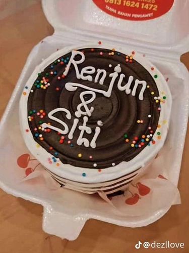 Viral saat memesan kue, malah salah tulisan bikin ngakak Viral saat memesan kue, malah salah tulisan bikin ngakak