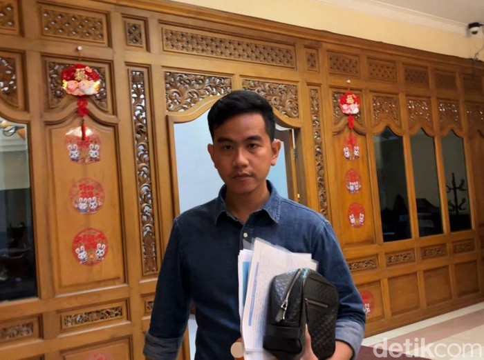 Wali Kota Solo Gibran Rakabuming Raka di Balai Kota Solo, Kamis (11/1/2024).