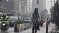 Hujan turun merata di Jakarta.  