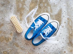 7 Cara Merawat Sneakers Agar Selalu Terlihat Baru