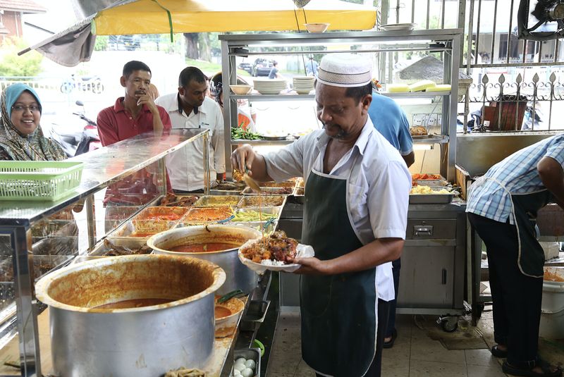 4 Hari Tanpa Air, Warung Nasi Kandar Ini Rugi Rp 100 Juta!