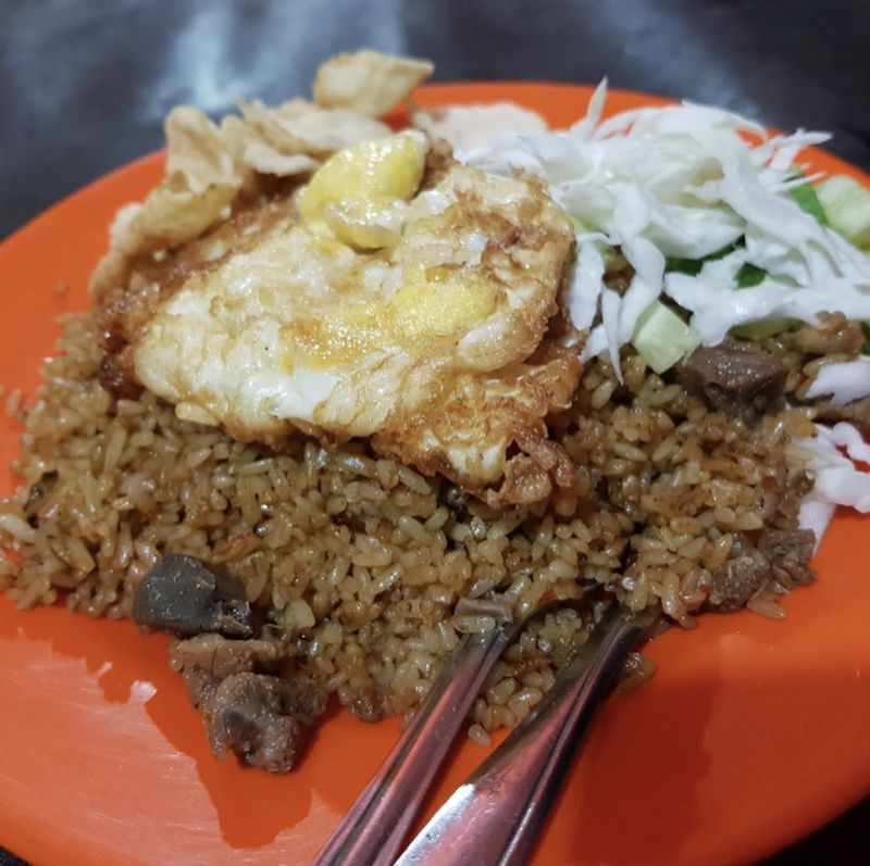 5 Nasi Goreng Street Food yang Rasanya Tahan Puluhan Tahun