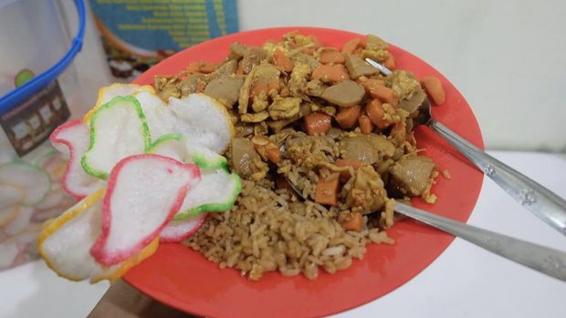 5 Nasi Goreng Street Food yang Rasanya Tahan Puluhan Tahun