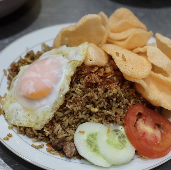 5 Nasi Goreng Kaki Lima yang Kelezatannya Bertahan Puluhan Tahun