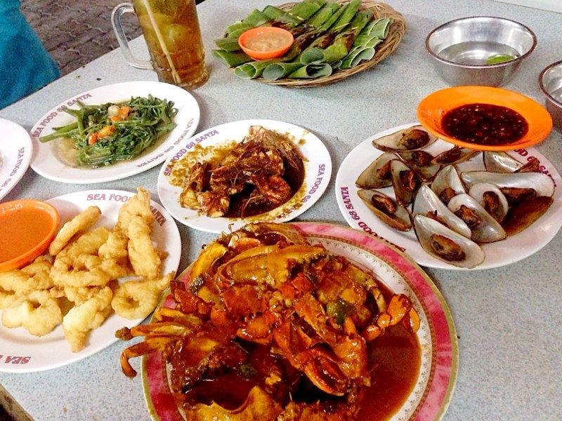 5 Warung Seafood Street Tent Ini Sudah Sukses Selama Puluhan Tahun