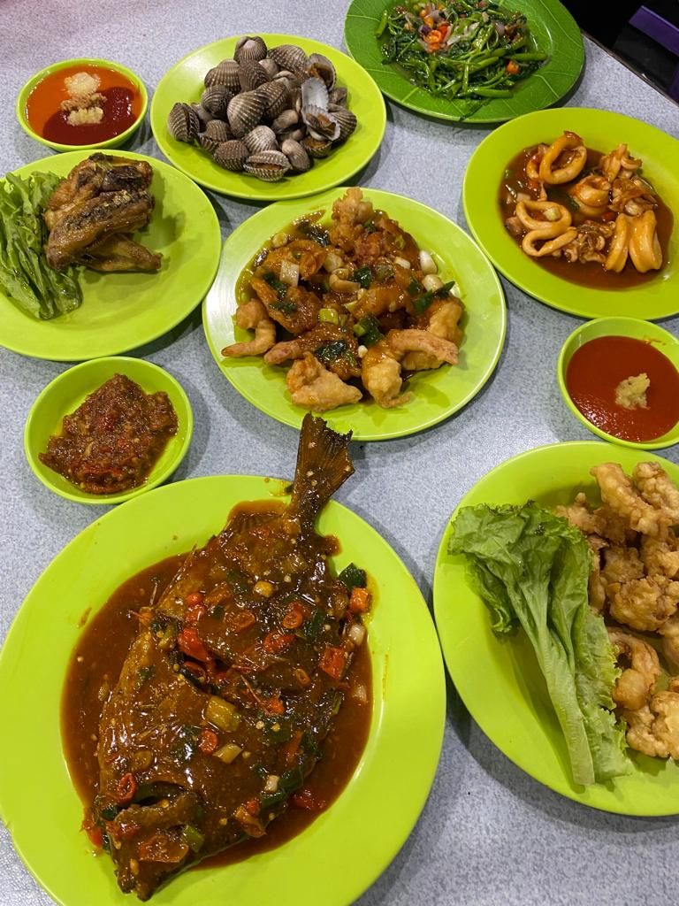 5 Warung Seafood Street Tent Ini Sudah Sukses Selama Puluhan Tahun