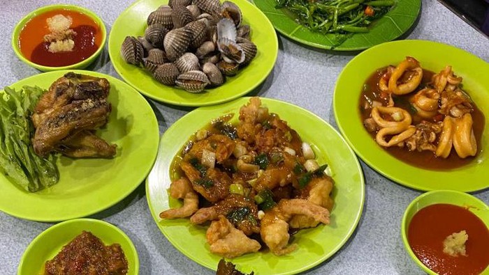 5 Warung Seafood Tenda Kaki Lima Ini Sukses Bertahan Puluhan Tahun
