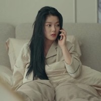 Kim Yoo Jung Penampilan cantik Kim Yoo Jung menyihir para penonton drakor My Demon. Dalam serial tersebut, penonton pun bisa melihat wajahnya dalam kondisi natural. Dilansir Kbizoom, para penonton terkejut ketika mengetahui bahwa ia tidak pakai makeup dalam adegan baru bangun tidur karena tetap terlihat menawan. Foto: Dok. Internet via Kbizoom